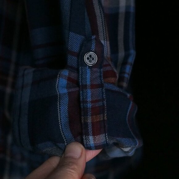 Northern Reflections | Plaid Shirt w Long Roll-Up Sleeves - Picture 6 of 7